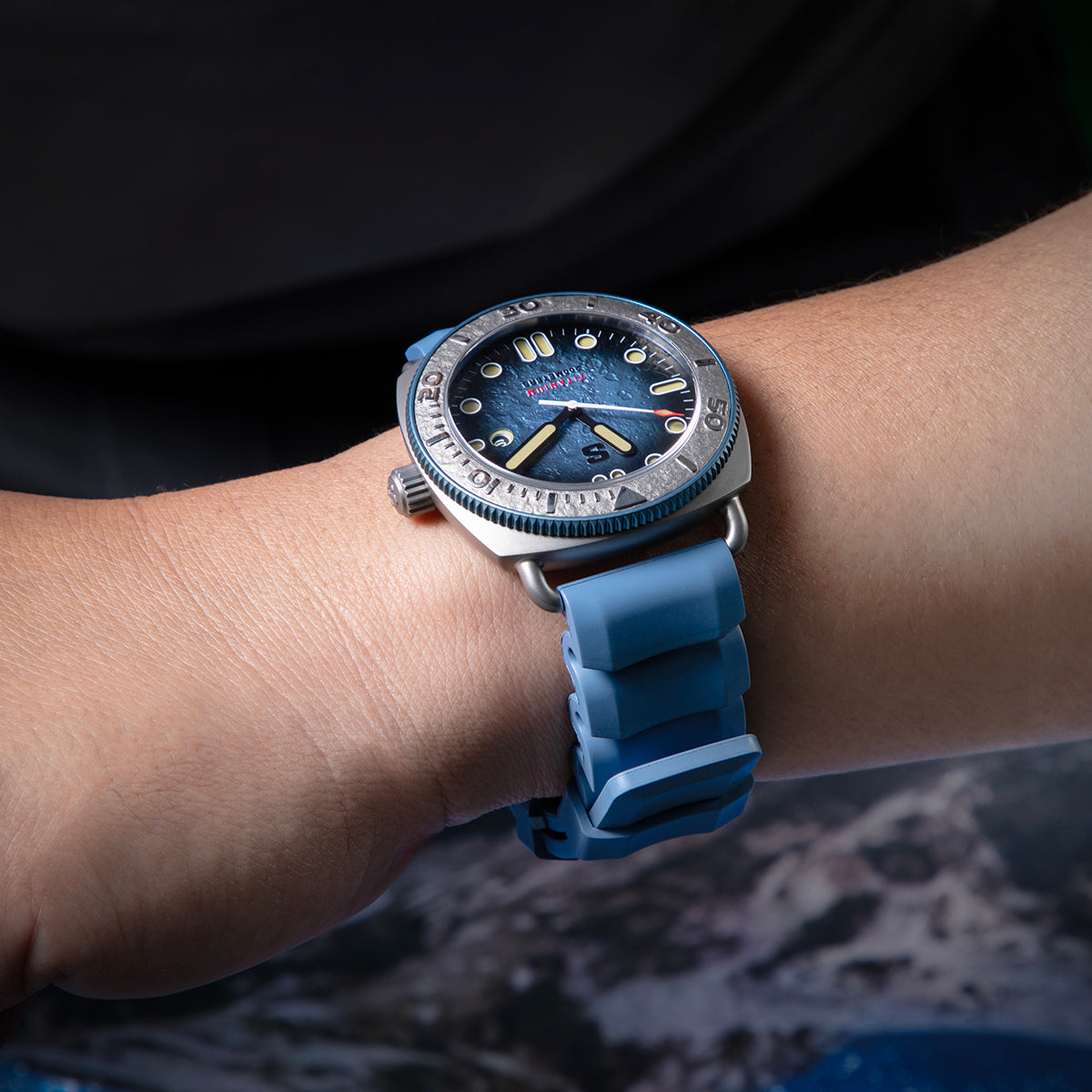 TITANIUM Defender. Blue Lunar Dial. Blue Silicon Strap. SG-24001-04