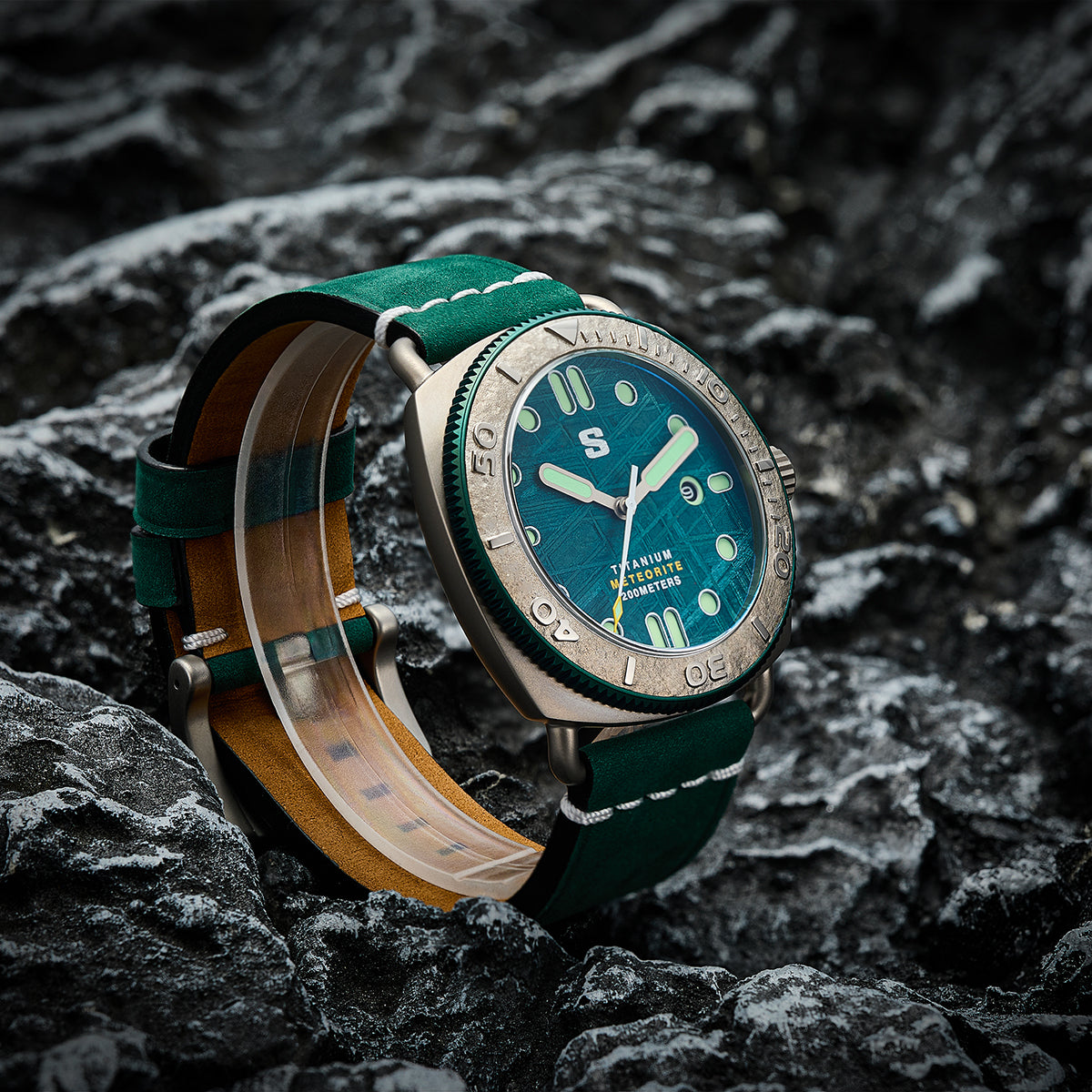 TITANIUM Defender. Green Meteorite Dial. Green Leather Strap. SG-24001-10